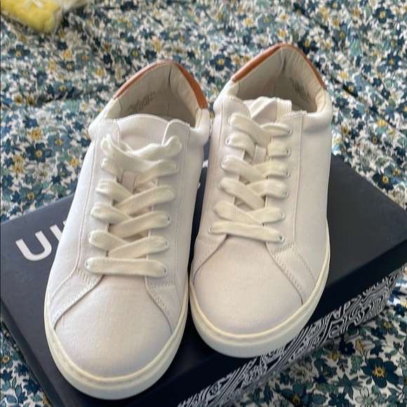 J. McLaughlin Shoes - NWT, J McLaughlin Blake Canvas Sneakers, White, Size 7 1/2
